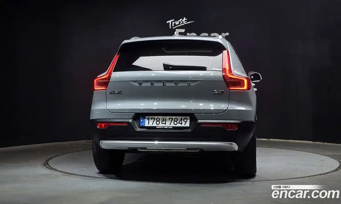 Volvo XC40 2024 2.0 автомат (гидро), фото 4