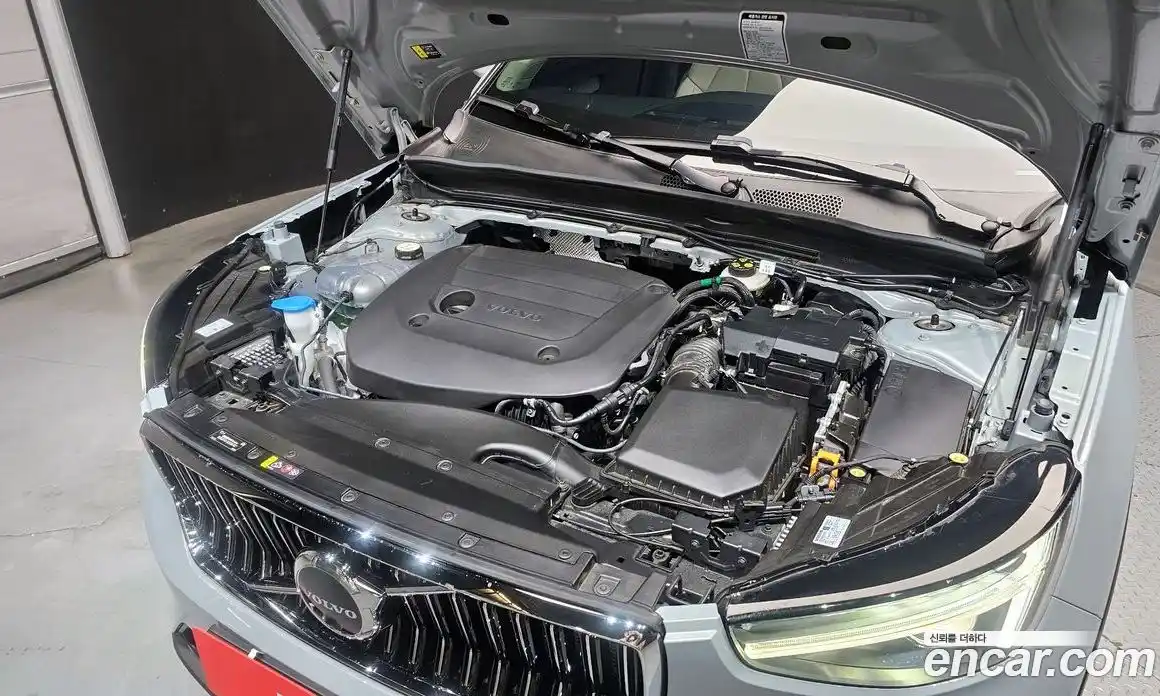 Volvo XC40 2024 2.0 автомат (гидро), фото 6