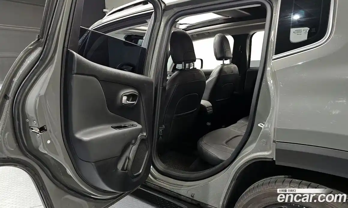 Jeep Renegade 2022 1.3 автомат (гидро), фото 18