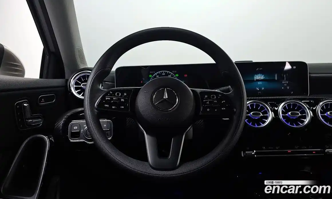 Mercedes-Benz A-Class 2019 2.0 гидро, фото 19