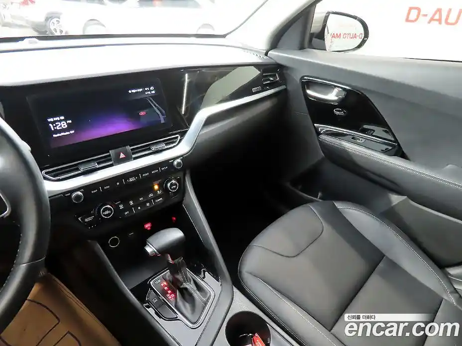 Kia Niro 2021 1.6 автомат (гидро), фото 11