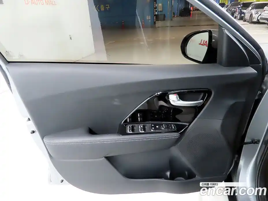 Kia Niro 2021 1.6 автомат (гидро), фото 14