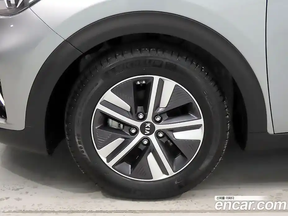 Kia Niro 2021 1.6 автомат (гидро), фото 20