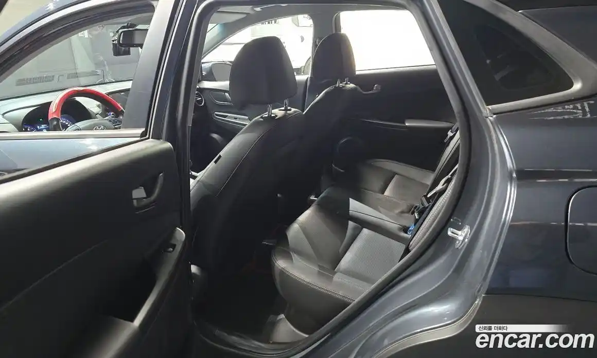 Hyundai Kona 2018 1.6 автомат (гидро), фото 16