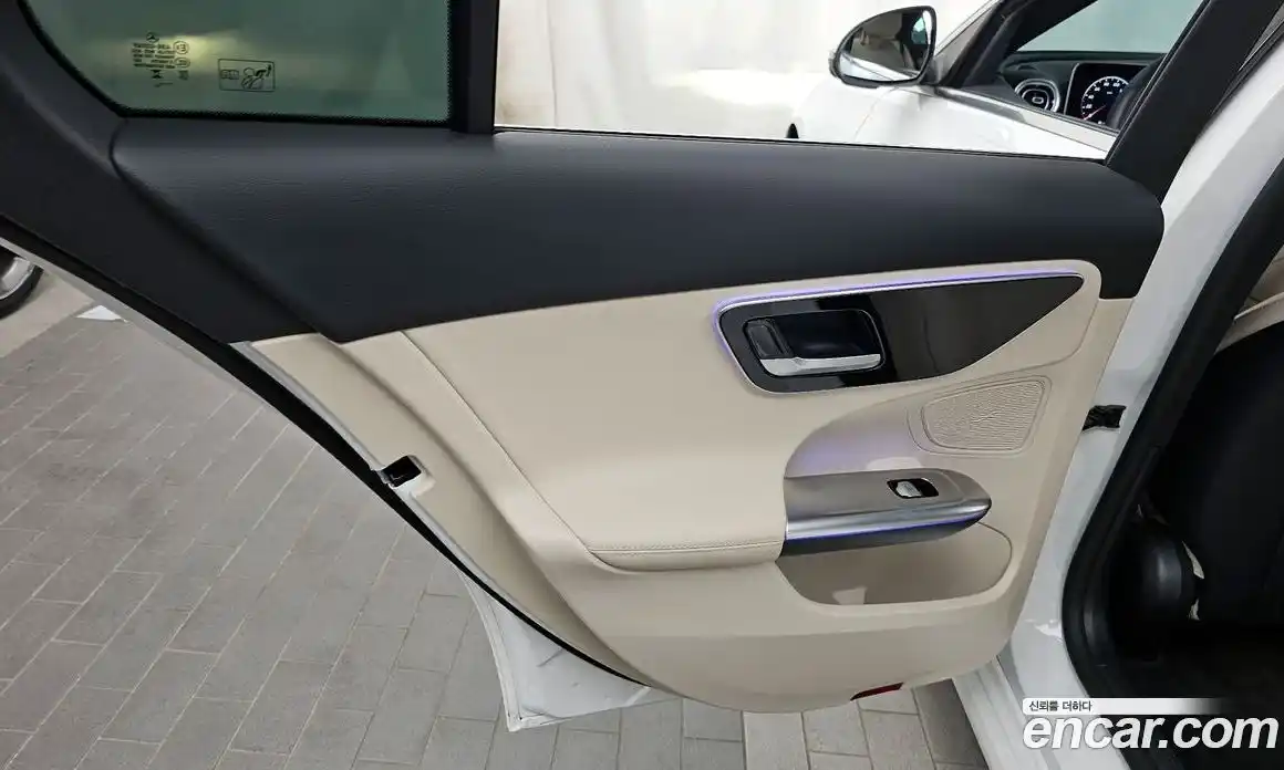 Mercedes-Benz C-Class 2023 2.0 гидро, фото 15