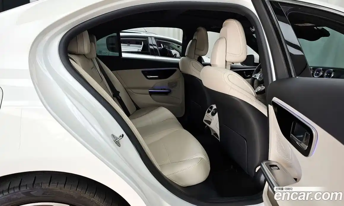 Mercedes-Benz C-Class 2023 2.0 гидро, фото 18