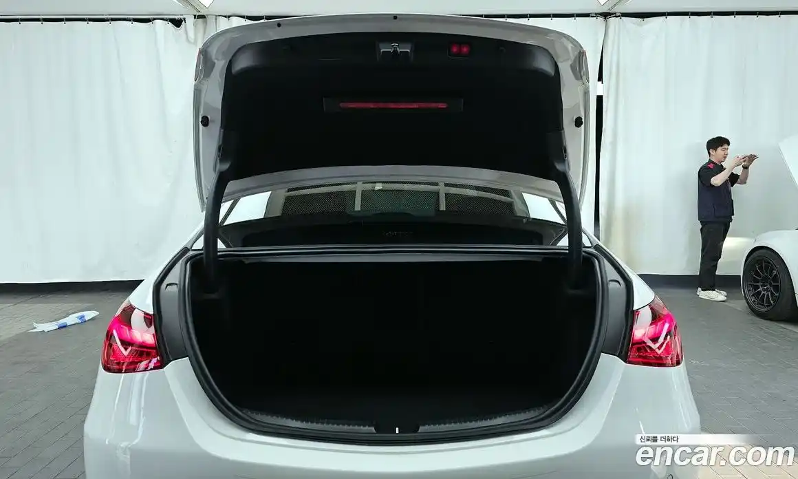 Mercedes-Benz C-Class 2023 2.0 гидро, фото 26