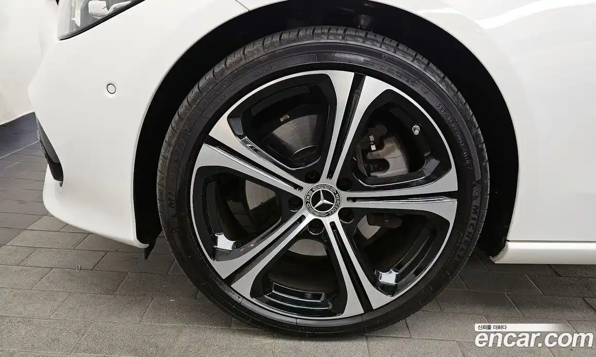 Mercedes-Benz C-Class 2023 2.0 гидро, фото 5