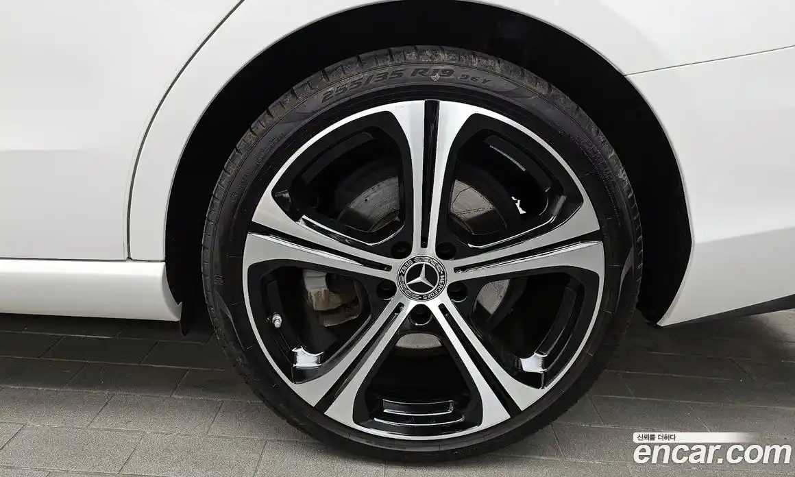 Mercedes-Benz C-Class 2023 2.0 гидро, фото 7