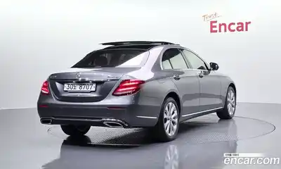 Mercedes-Benz E-Class 2019 2.0 автомат (гидро), миниатюра 2