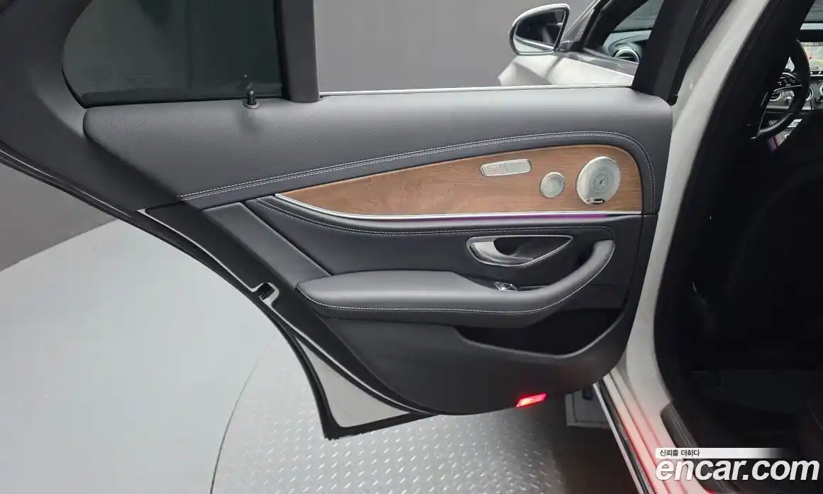 Mercedes-Benz E-Class 2022 2.0 гидро, фото 15