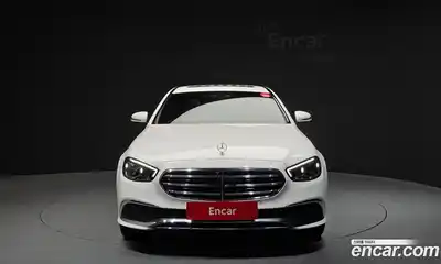 Mercedes-Benz E-Class 2022 2.0 гидро, миниатюра 3