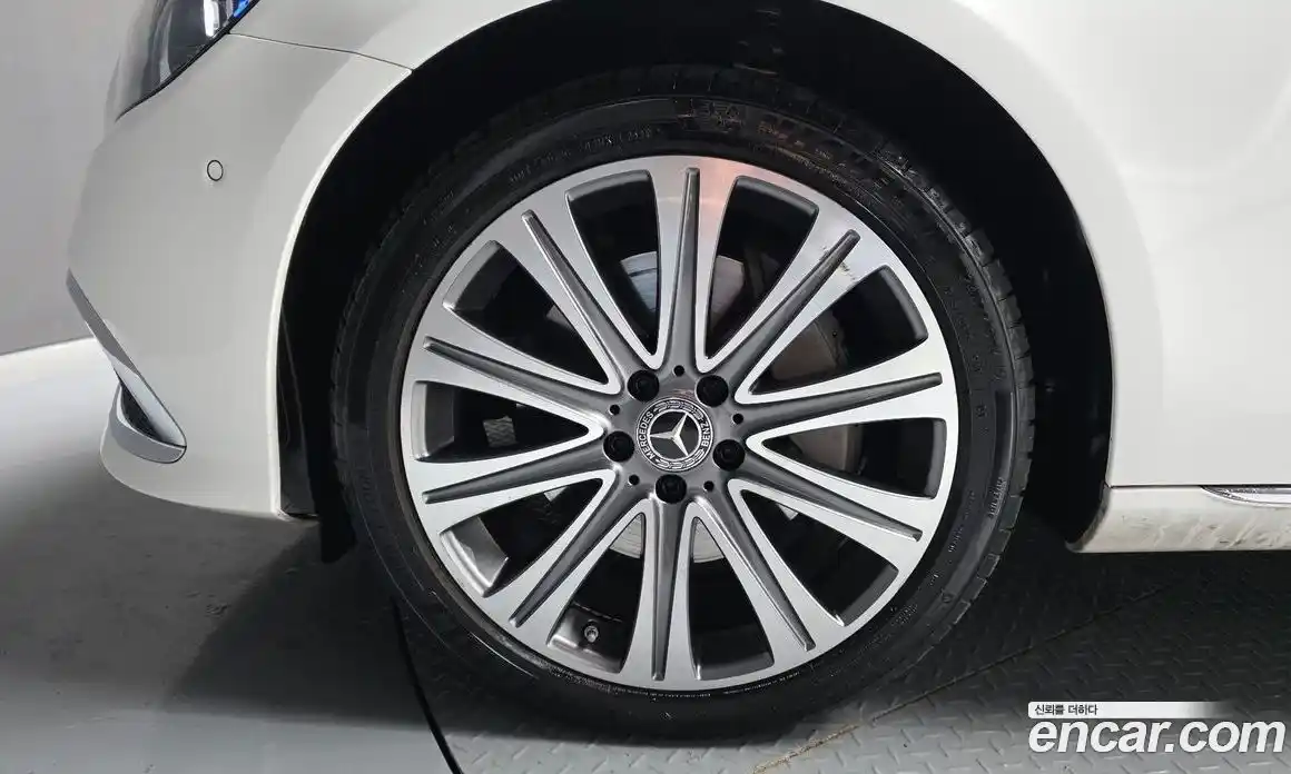 Mercedes-Benz E-Class 2022 2.0 гидро, фото 5