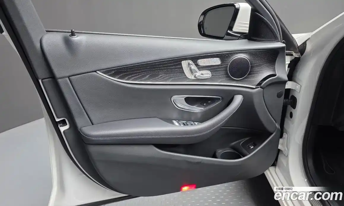 Mercedes-Benz E-Class 2022 2.0 гидро, фото 14