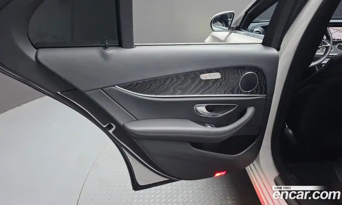 Mercedes-Benz E-Class 2022 2.0 гидро, фото 15