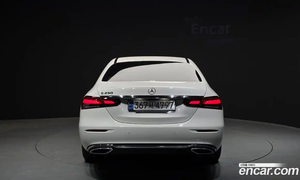 Mercedes-Benz E-Class 2022 2.0 гидро, фото 4