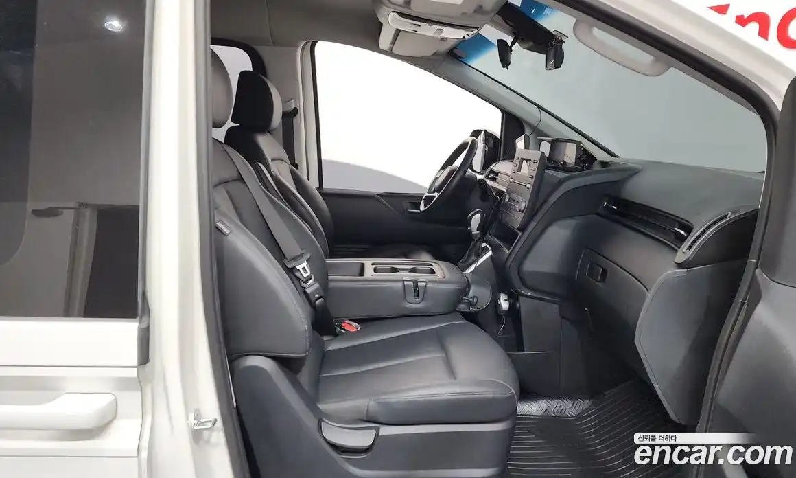 Hyundai Staria 2024 3.5 гидро, фото 16