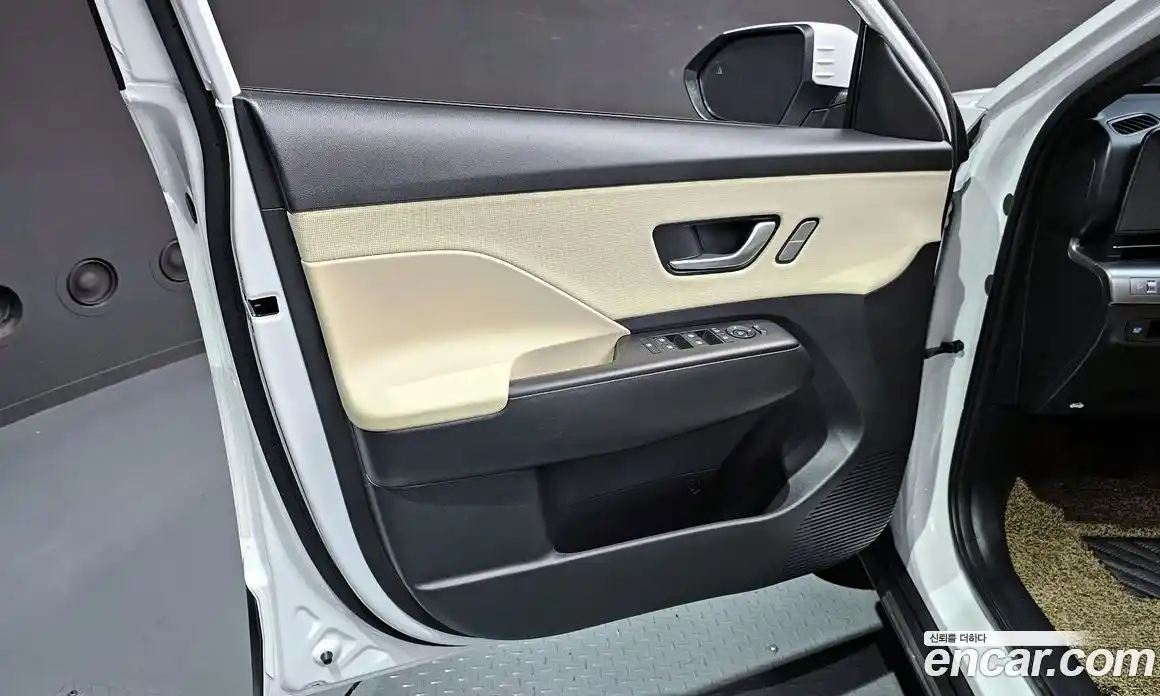Hyundai Kona 2023 1.6 гидро, фото 14