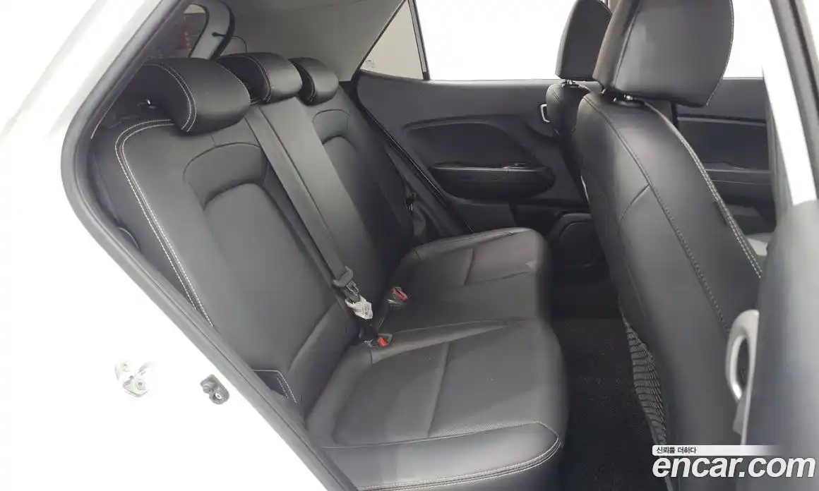 Hyundai Venue 2022 1.6 автомат (гидро), фото 18