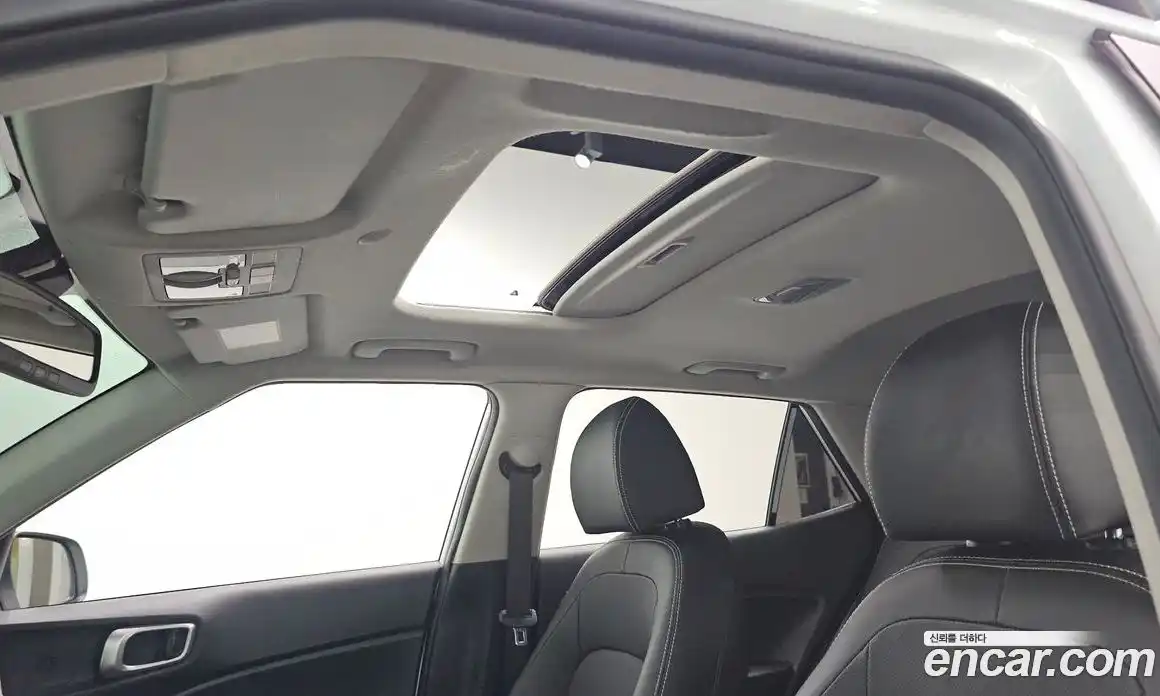 Hyundai Venue 2022 1.6 автомат (гидро), фото 23