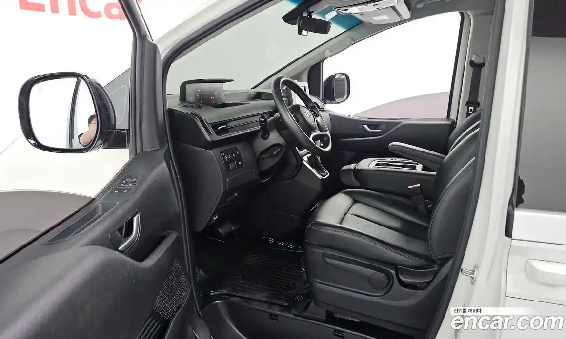 Hyundai Staria 2024 2.2 гидро, фото 13