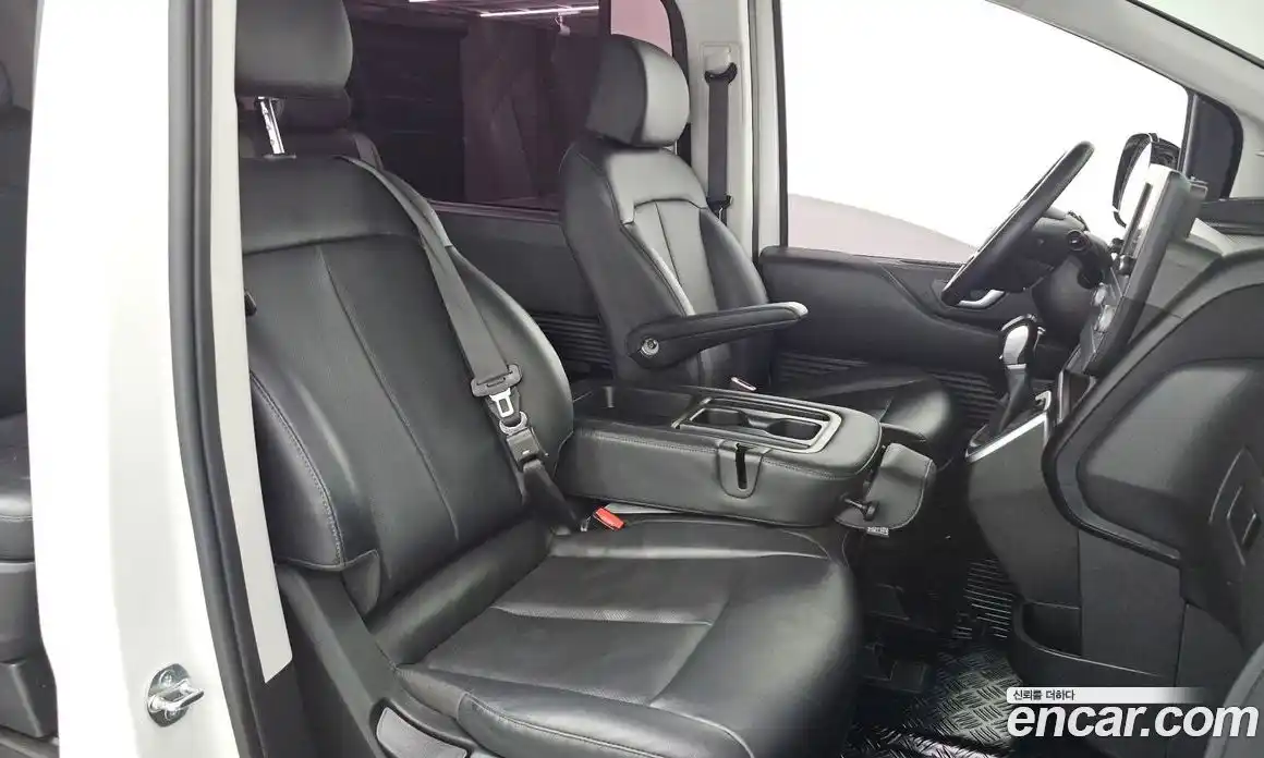 Hyundai Staria 2024 2.2 гидро, фото 16