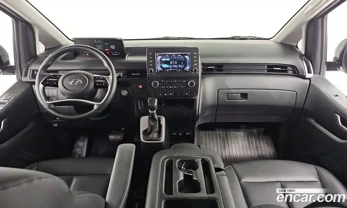 Hyundai Staria 2024 2.2 гидро, фото 10