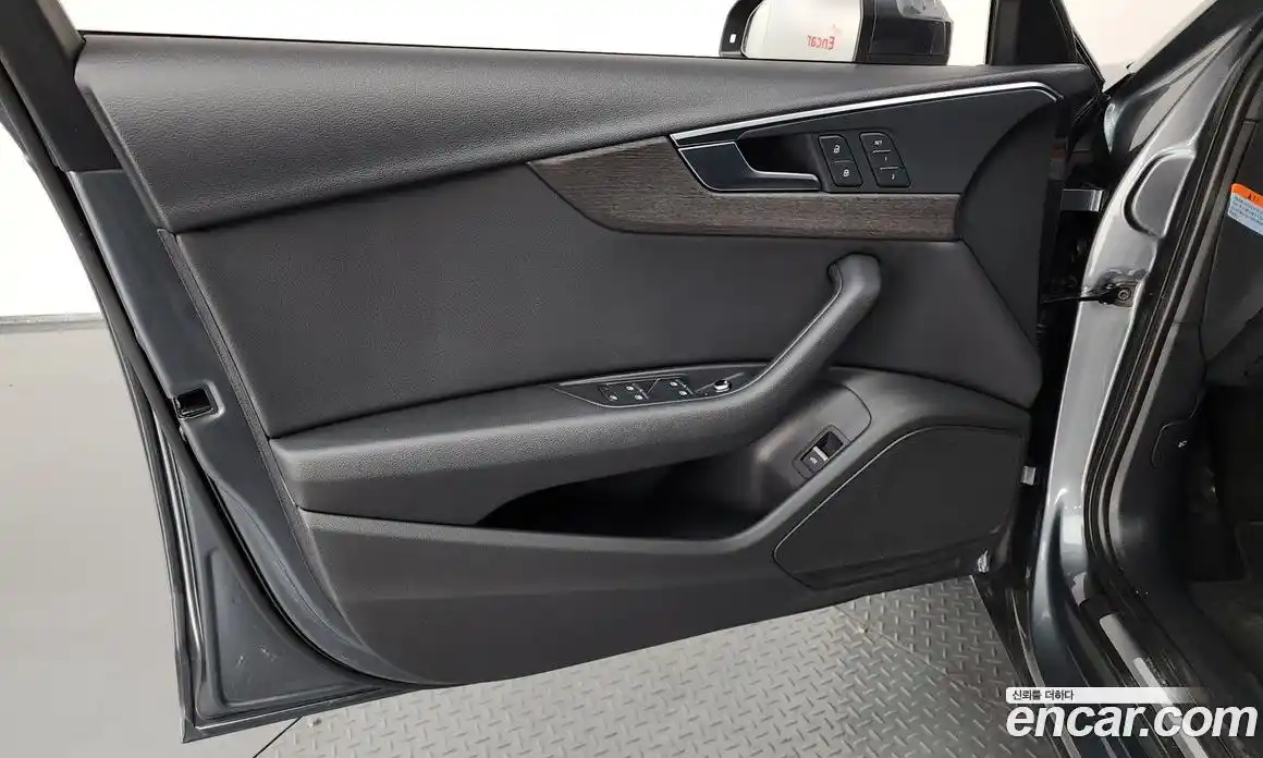 Audi A4 2019 2.0 автомат (гидро), фото 14