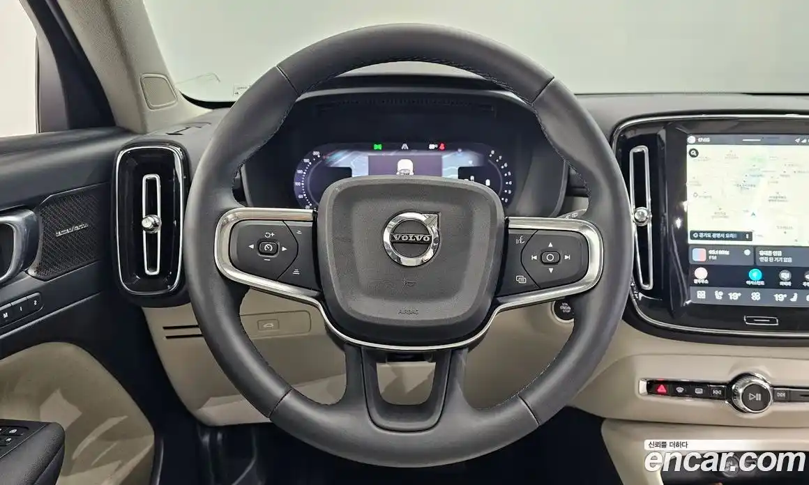 Volvo XC40 2024 2.0 автомат (гидро), фото 13
