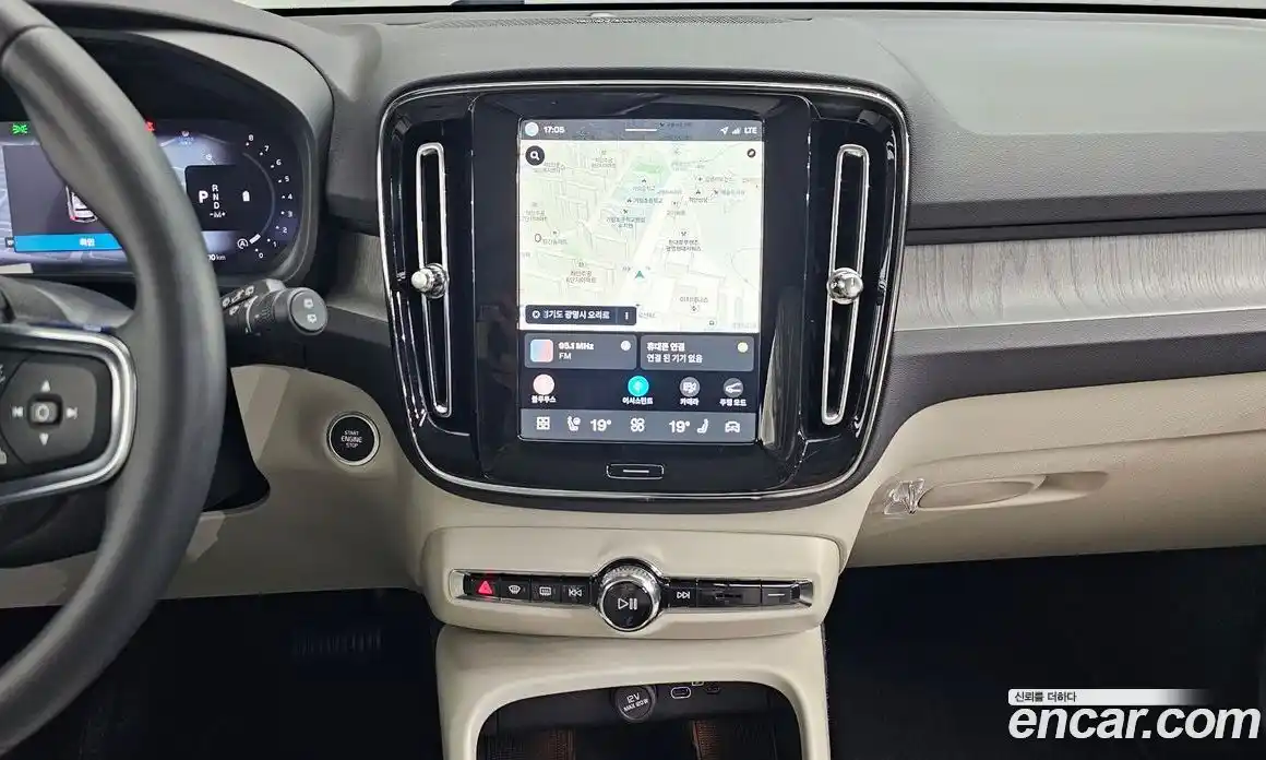 Volvo XC40 2024 2.0 автомат (гидро), фото 14