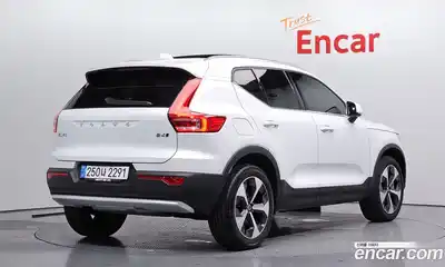 Volvo XC40 2024 2.0 автомат (гидро), миниатюра 2