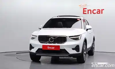 Volvo XC40 2024 2.0 автомат (гидро), миниатюра 3