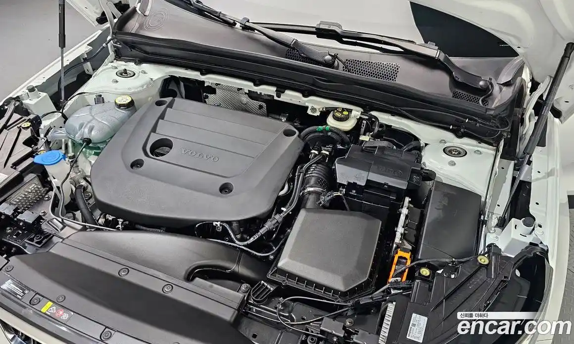 Volvo XC40 2024 2.0 автомат (гидро), фото 6