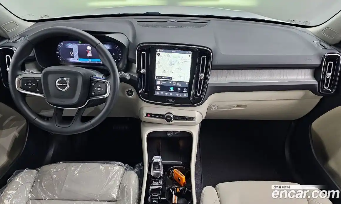 Volvo XC40 2024 2.0 автомат (гидро), фото 7