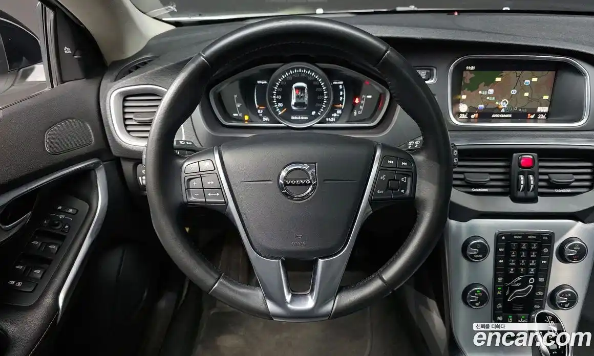 Volvo V40 2019 2.0 автомат (гидро), фото 12