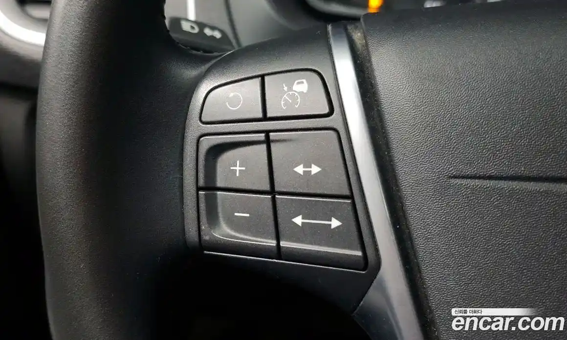 Volvo V40 2019 2.0 автомат (гидро), фото 13