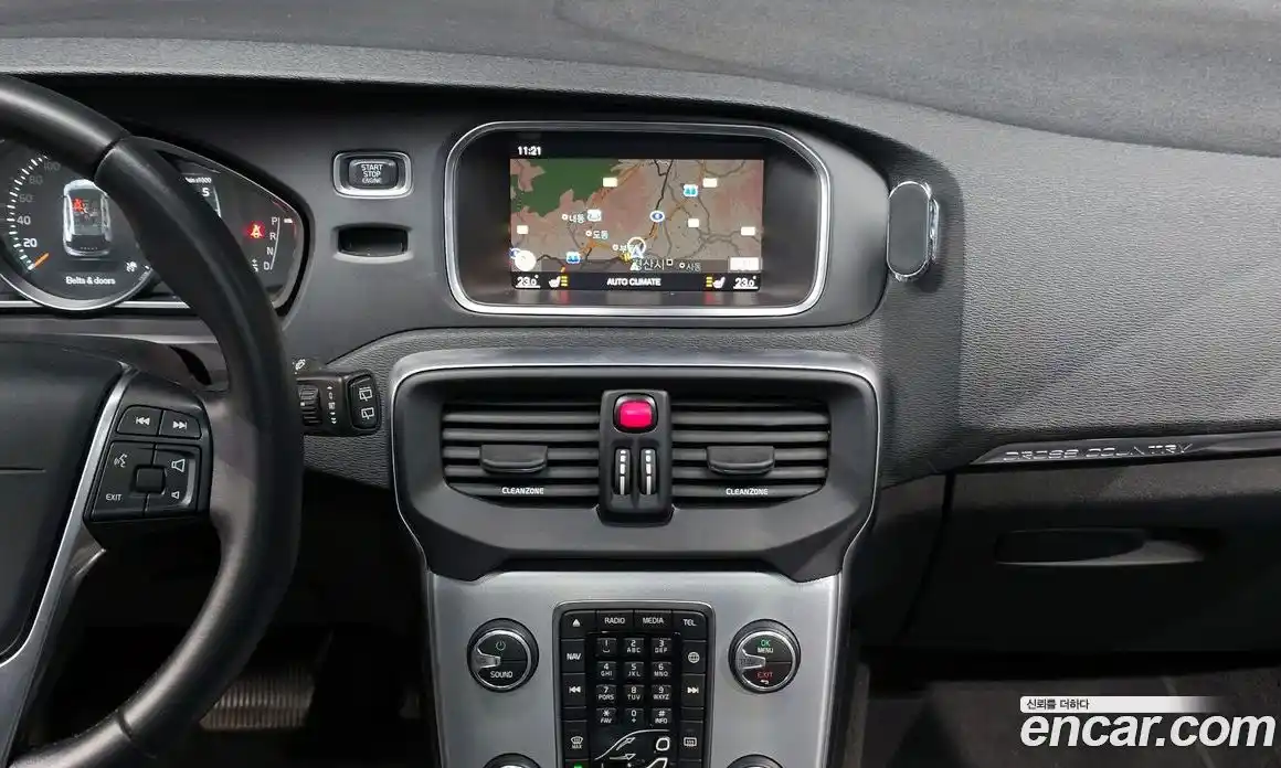 Volvo V40 2019 2.0 автомат (гидро), фото 14