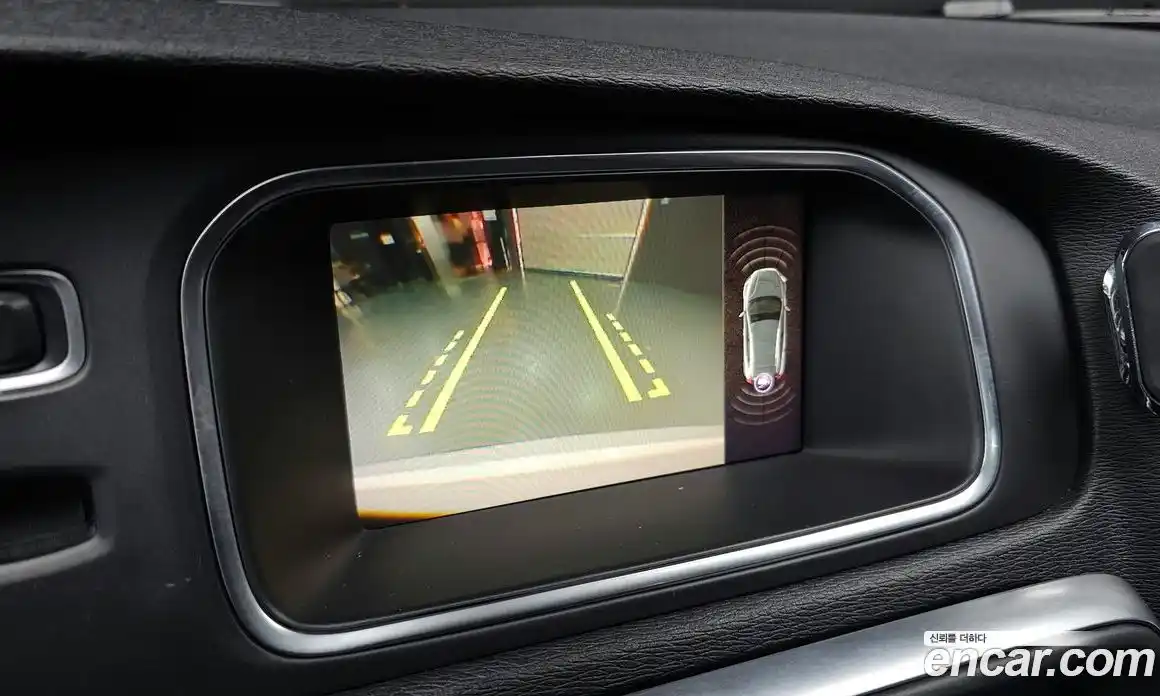 Volvo V40 2019 2.0 автомат (гидро), фото 15