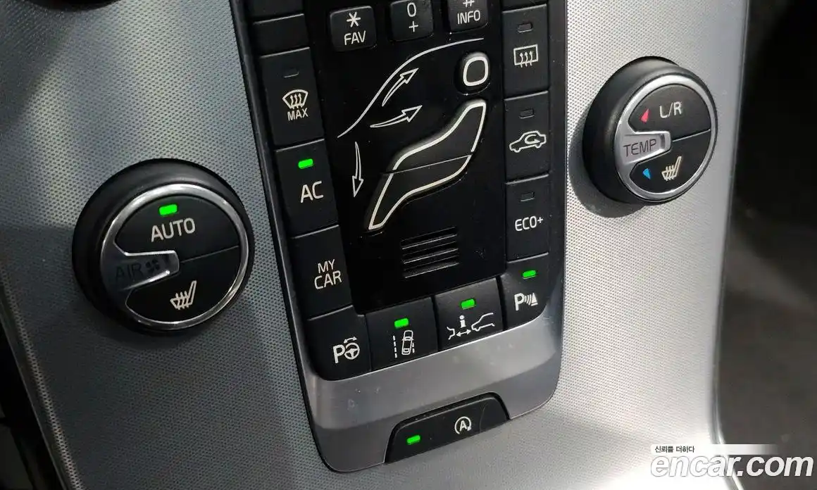 Volvo V40 2019 2.0 автомат (гидро), фото 18