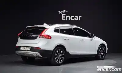 Volvo V40 2019 2.0 автомат (гидро), миниатюра 2