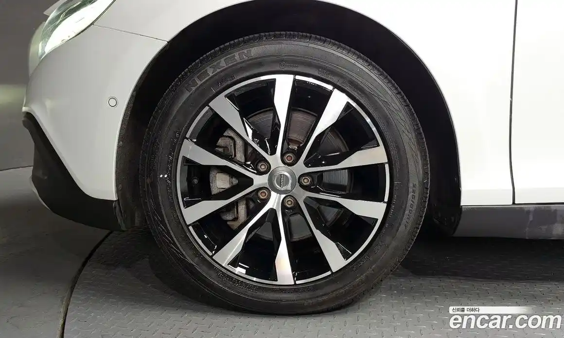 Volvo V40 2019 2.0 автомат (гидро), фото 5