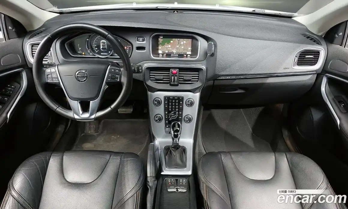 Volvo V40 2019 2.0 автомат (гидро), фото 7