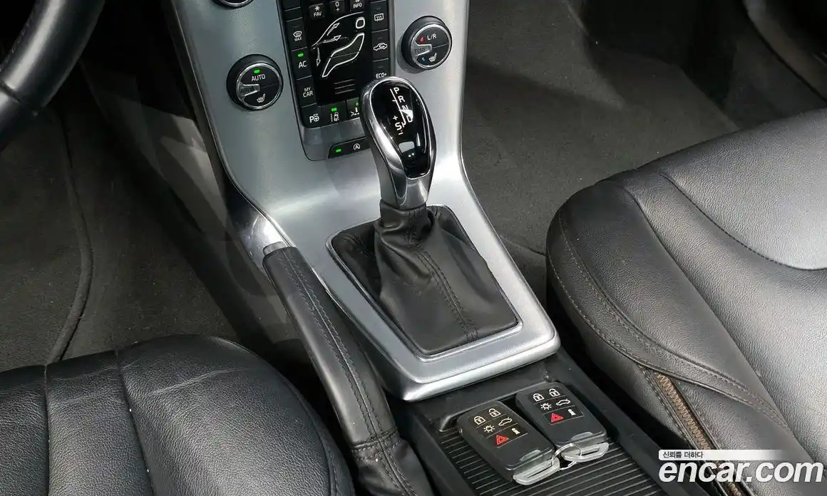 Volvo V40 2019 2.0 автомат (гидро), фото 9