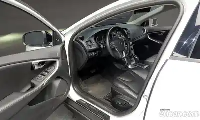 Volvo V40 2019 2.0 автомат (гидро), миниатюра 10