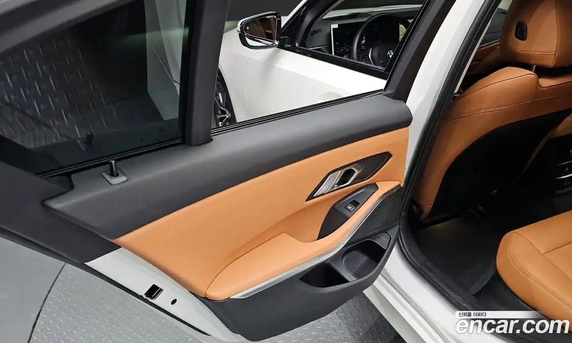BMW 3-Series 2023 2.0 гидро, фото 14