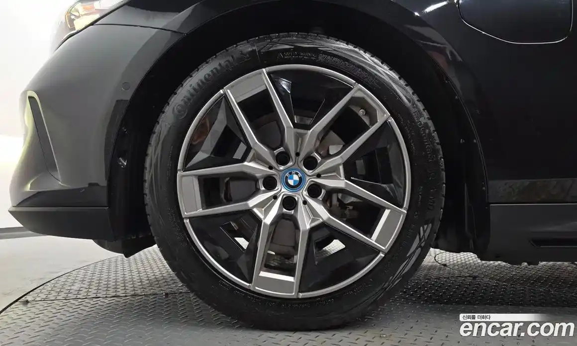 BMW 5-Series 2025 2.0 гидро, фото 4