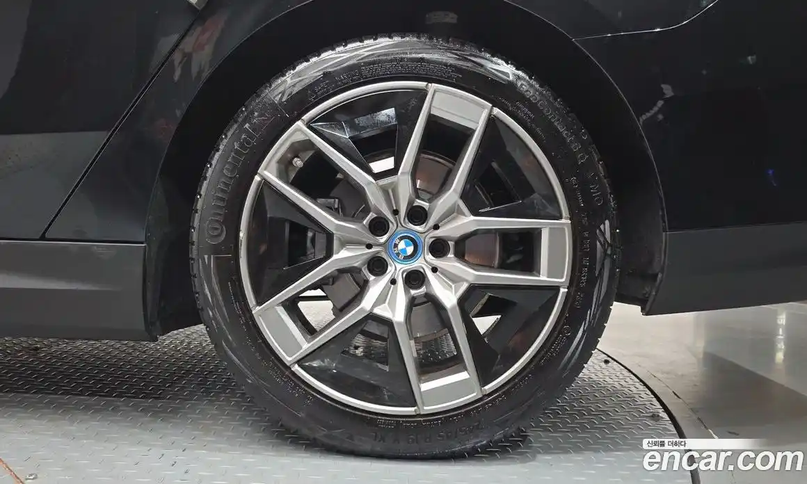BMW 5-Series 2025 2.0 гидро, фото 6