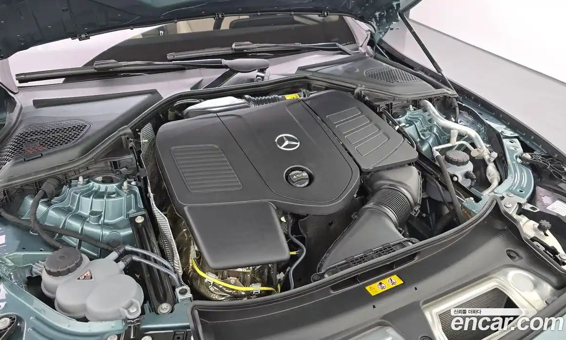 Mercedes-Benz E-Class 2025 2.0 гидро, фото 6
