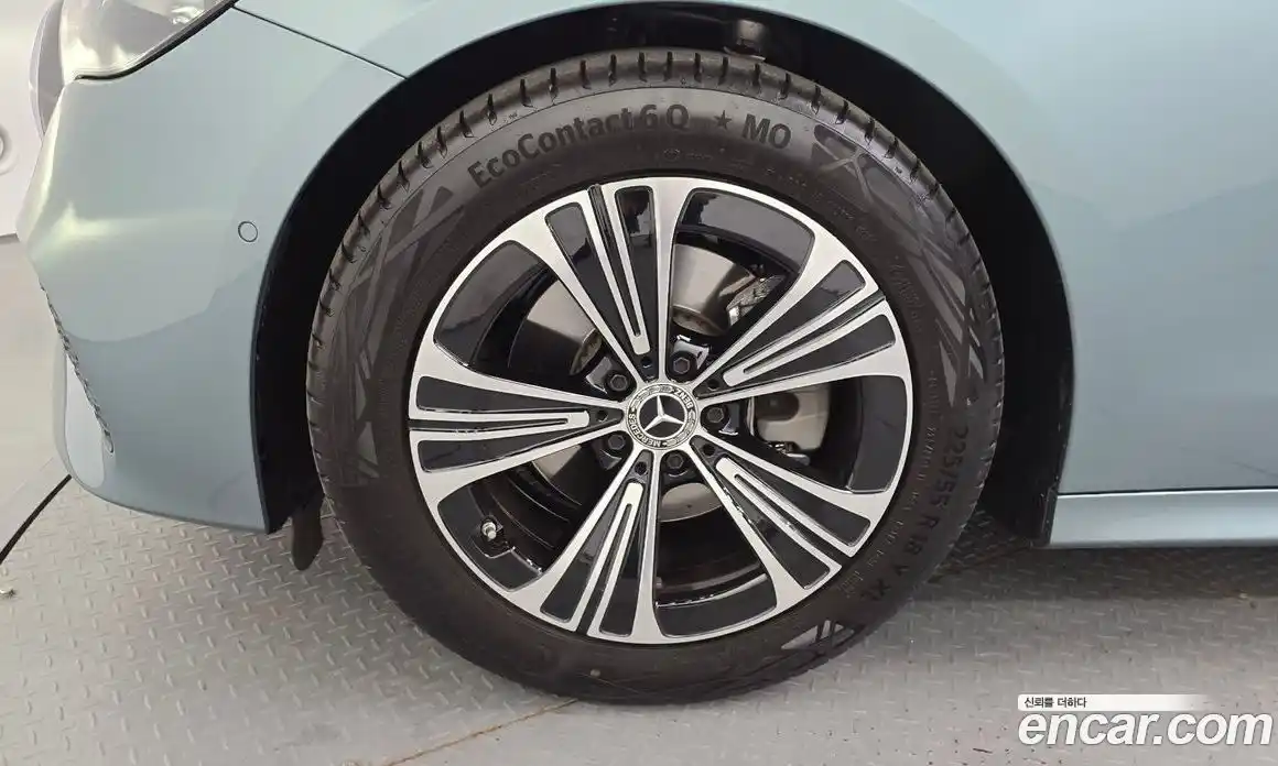 Mercedes-Benz E-Class 2025 2.0 гидро, фото 5