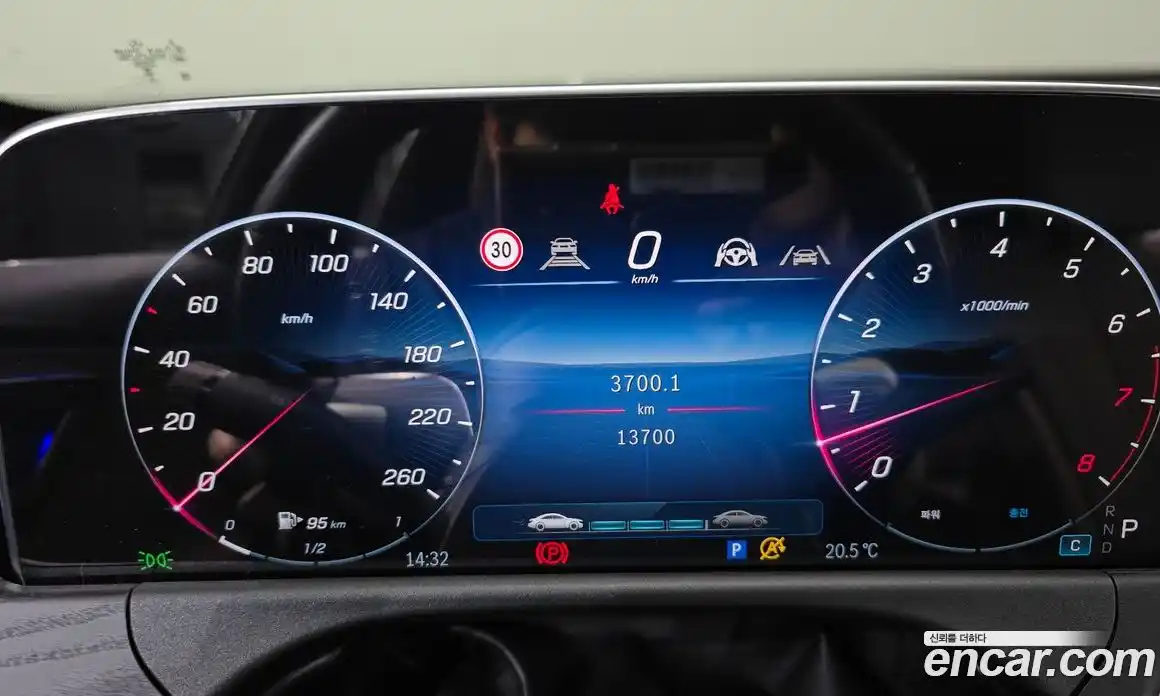 Mercedes-Benz E-Class 2025 2.0 гидро, фото 8